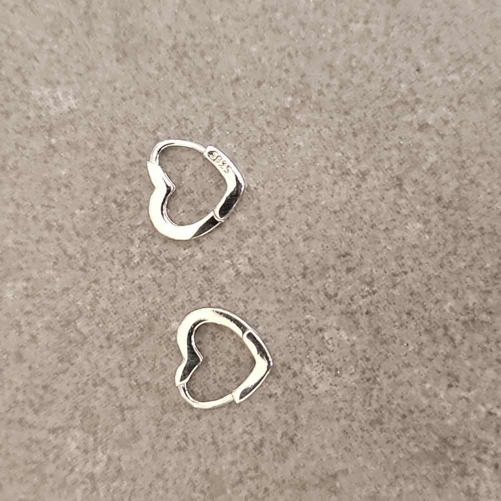 NEW S925 sterling silver heart hoop earrings